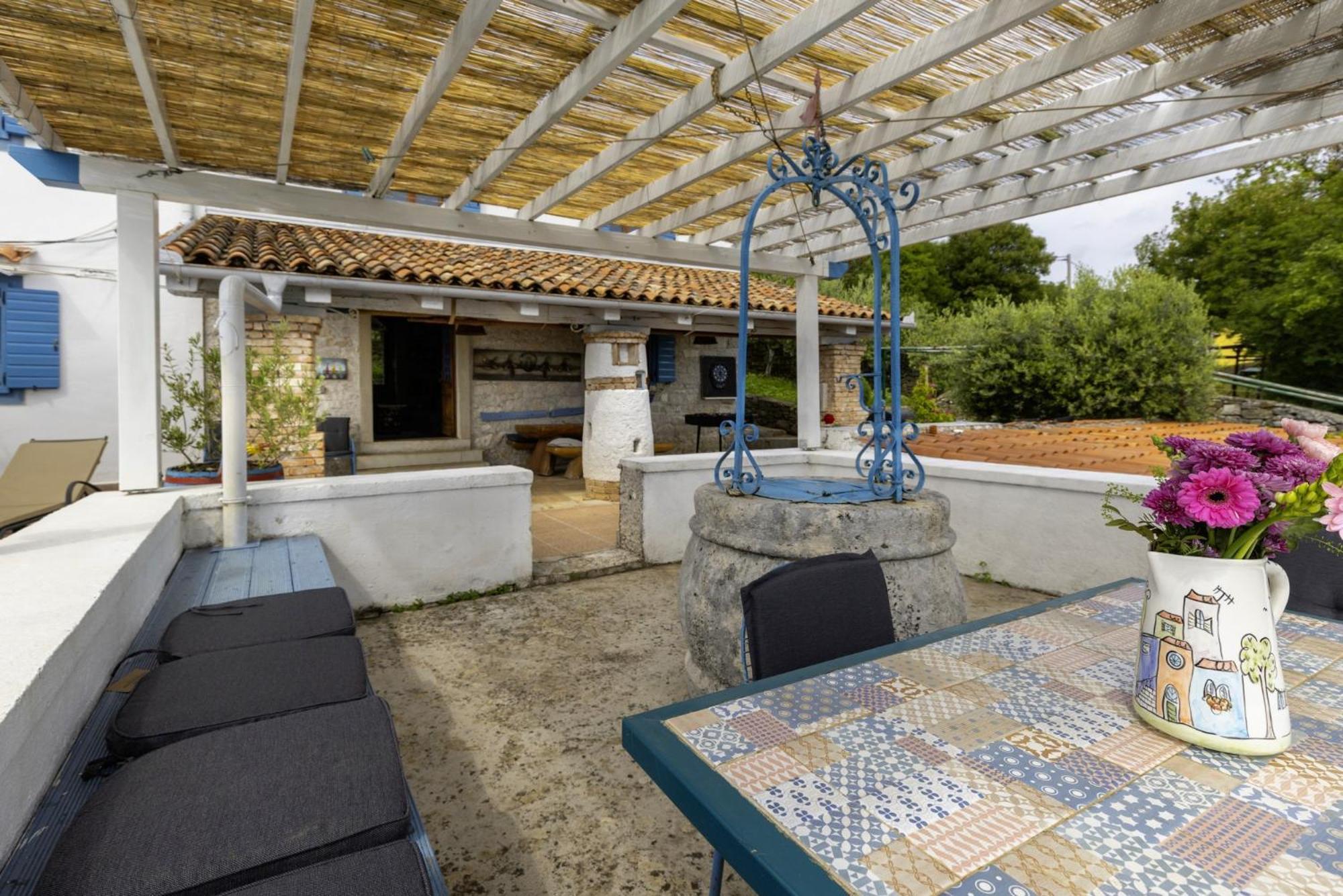 Crni In Crni - Haus Fuer 6 Personen Villa Labin  Exterior photo